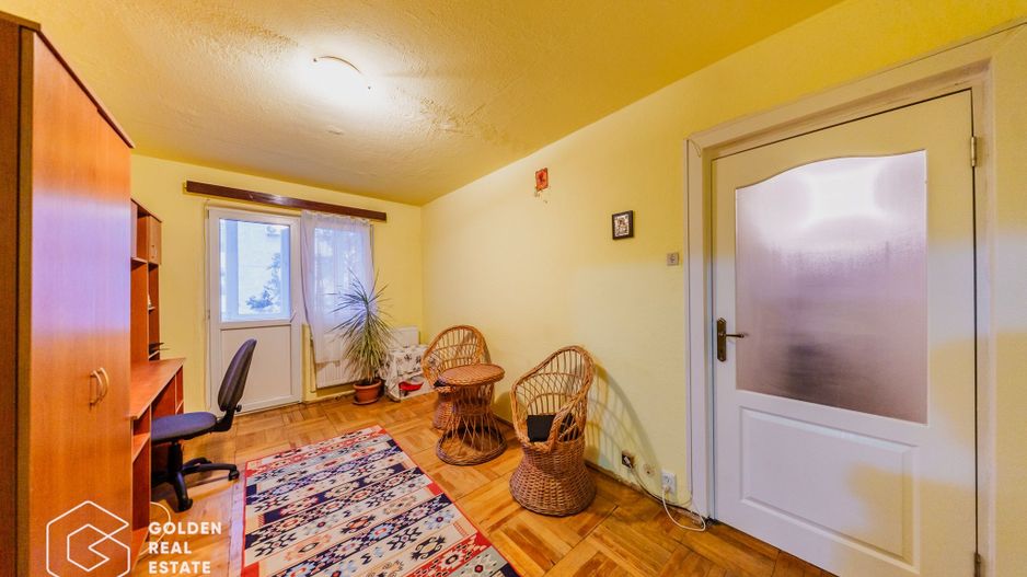 Apartament  4 camere, etaj 1, zona Vlaicu, centrală proprie, loc de parcare - Poză 3