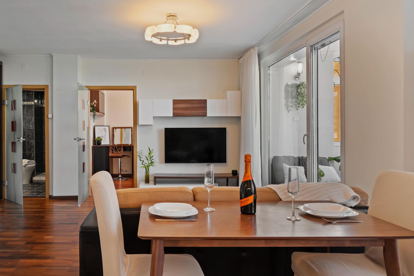2 camere de închiriat Piața Romană – Magheru | Premium | Metrou 1 min - Poză 1