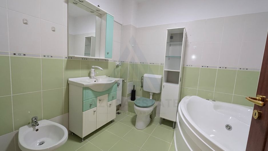 Casa 130 mp utili 4 camere 2 bai garaj curte individuala in Selimbar - Poză 4