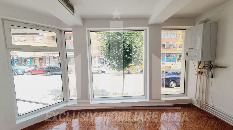 Spatiu comercial de vanzare in Cetate zona piata - Poză 4