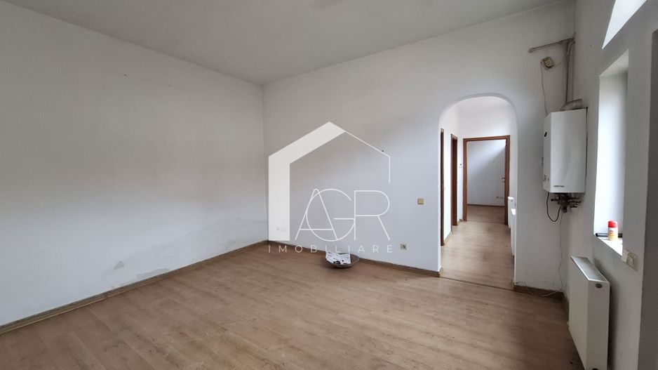 Casa cu 4 camere, zona Central - Poză 10