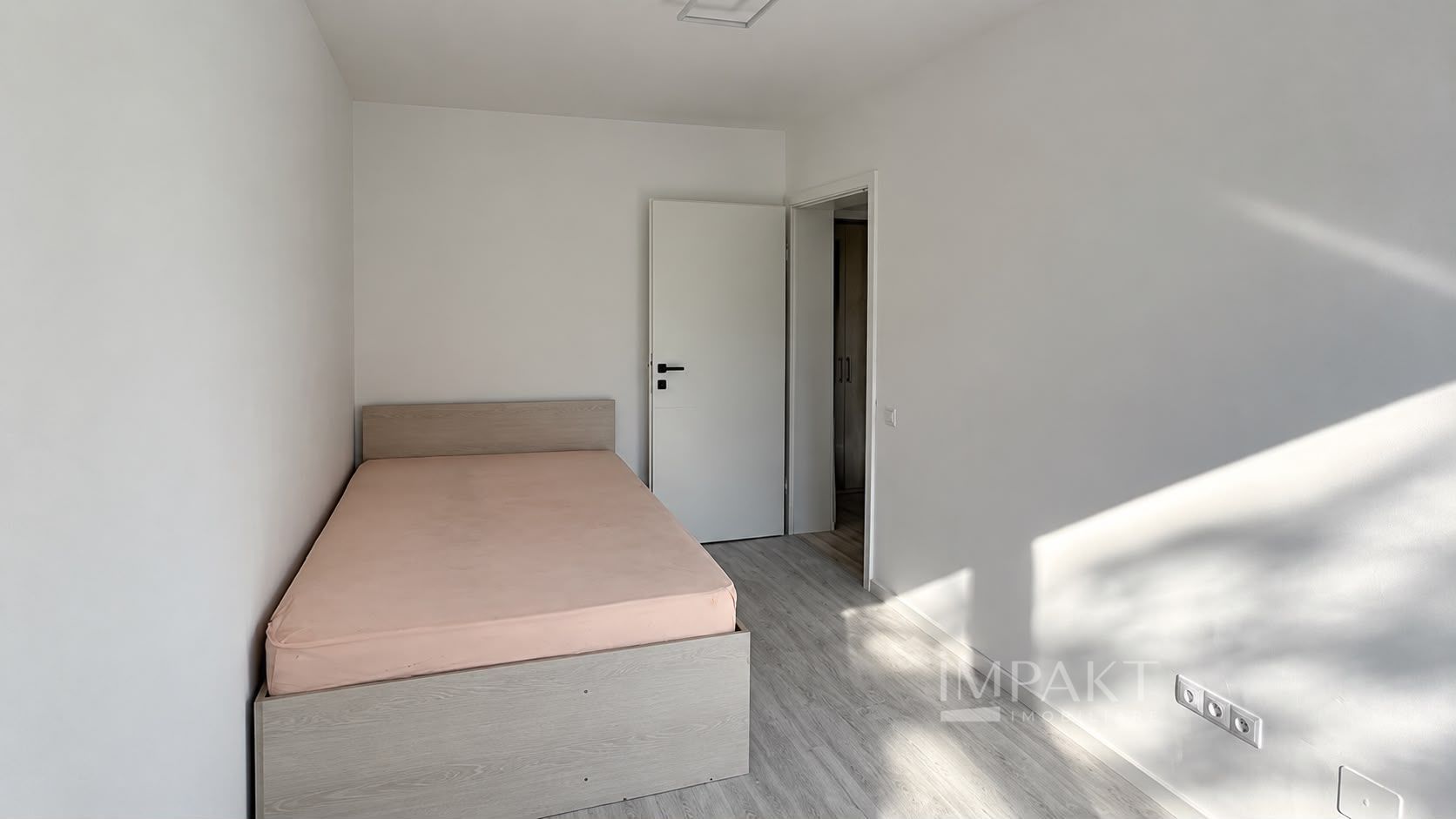Apartament cu 3 camere de închiriat, 60 mp, balcon – proaspăt renovat - Poză 5