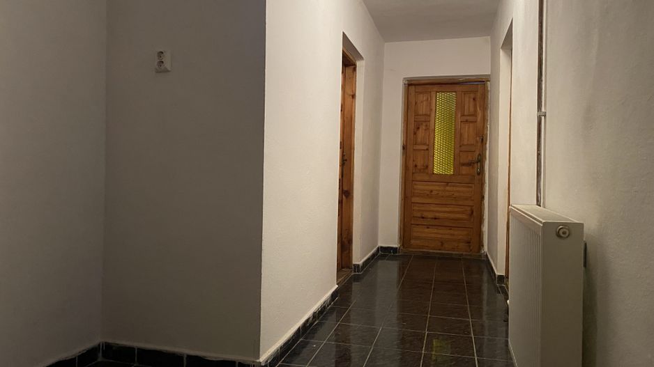 Vanzare apartament -3 camere la casă, etaj 1+pod+cota teren–Târgoviște - Poză 11