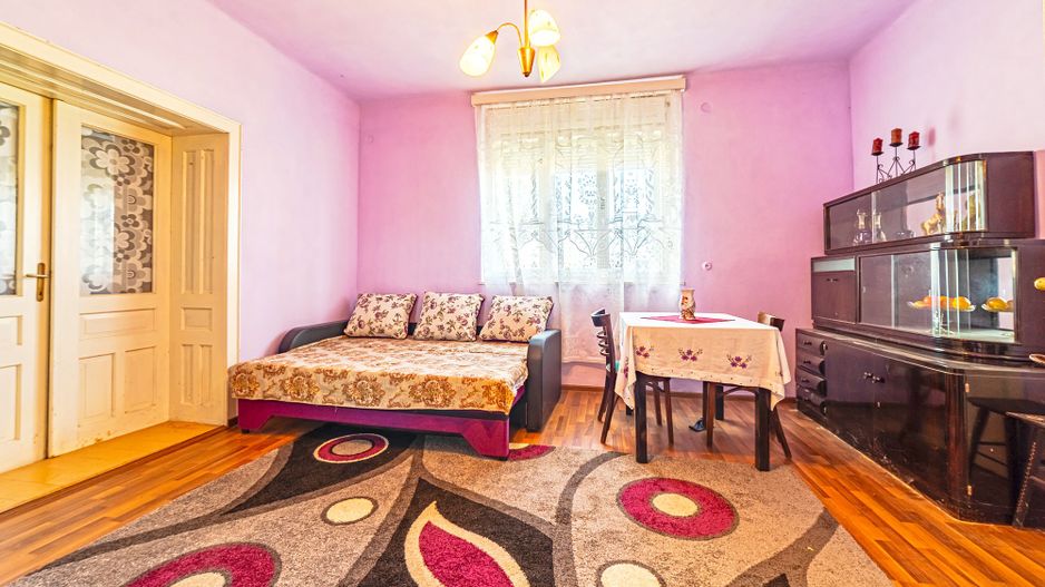 Casă cu teren generos - Curtici - Poză 3