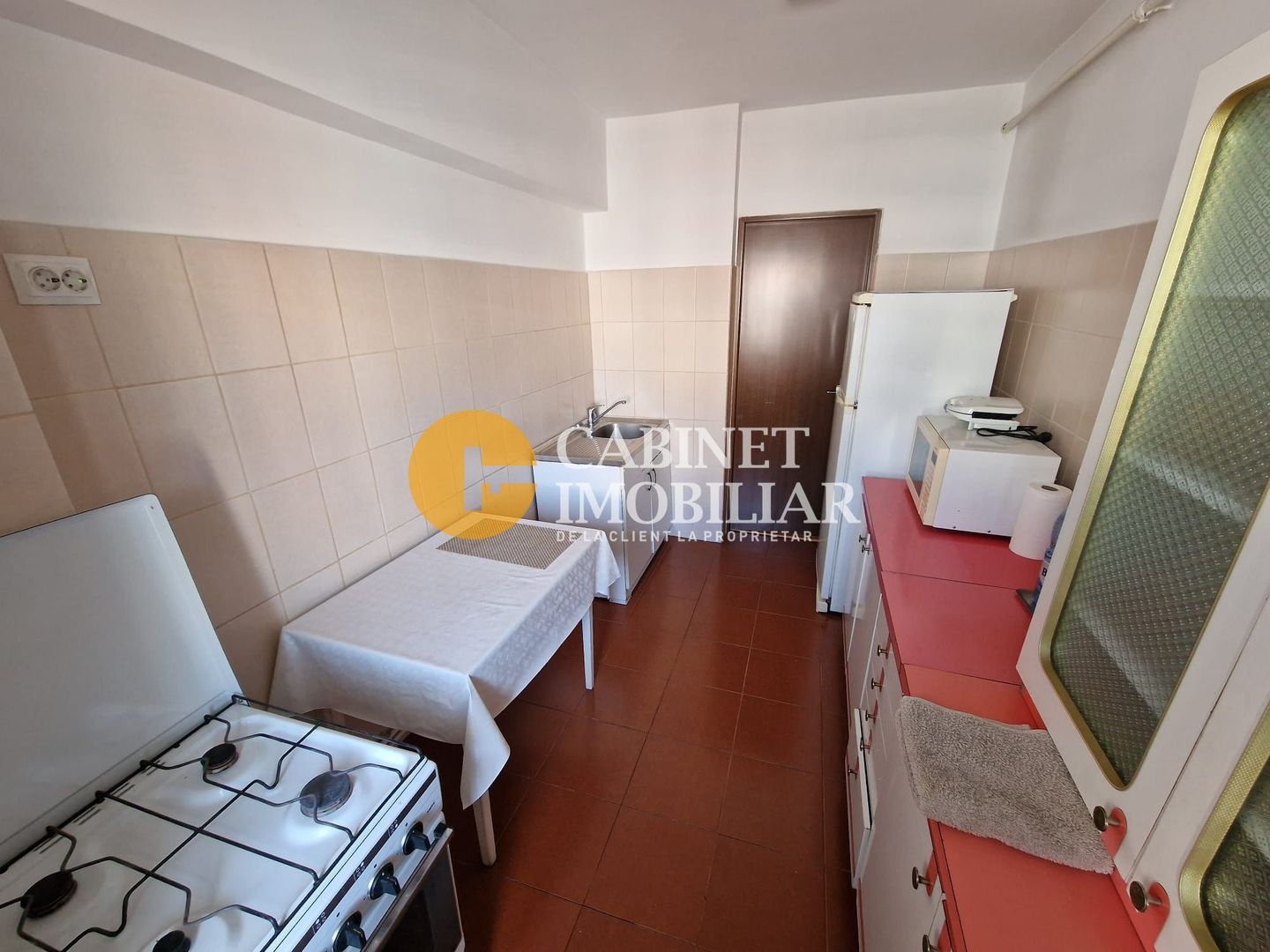 GARA - ARCU - 3 CAMERE DECOMANDAT - ETAJ INTERMEDIAR - BOXĂ + LOC DE PARCARE - Poză 7