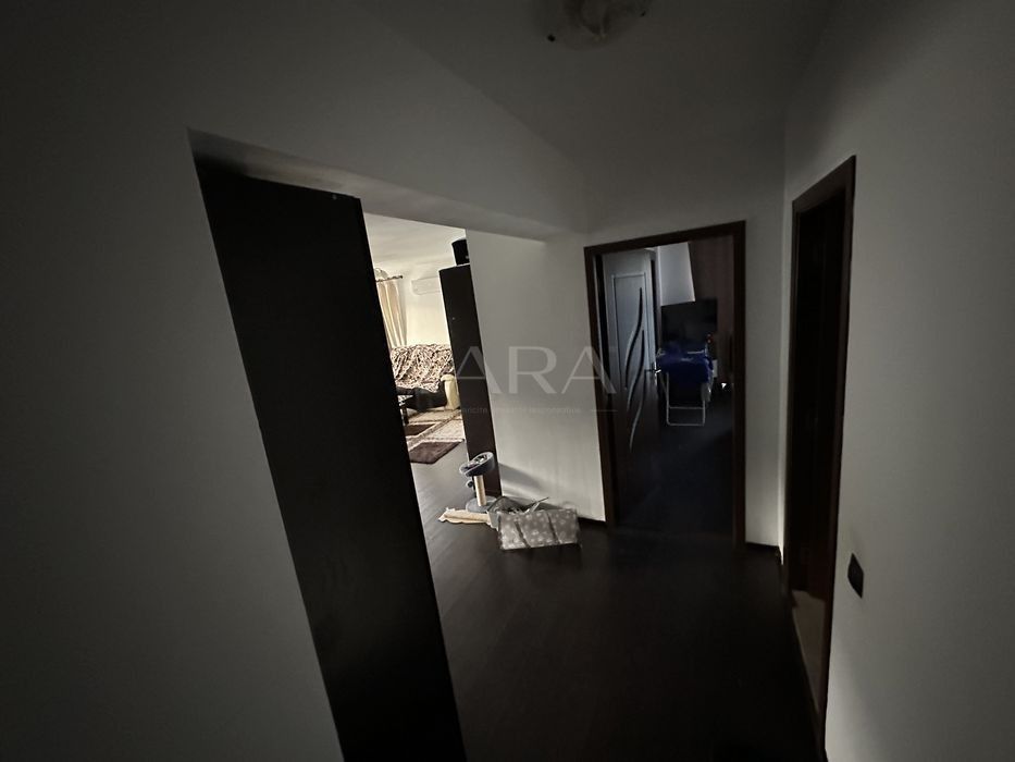 Apartament cu 2 camere, 2 balcoane de 15 mp, zonă Florilor. - Poză 8