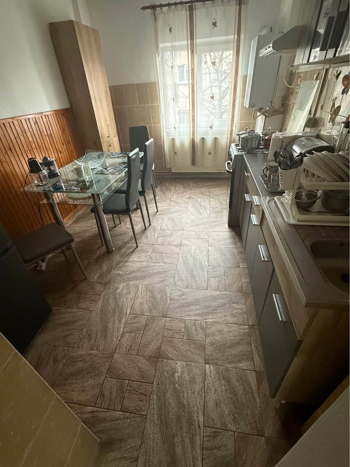 Apartament 4 camere, decomandat, Cetate, Mercur, 2 bai, pivnita - Poză 2