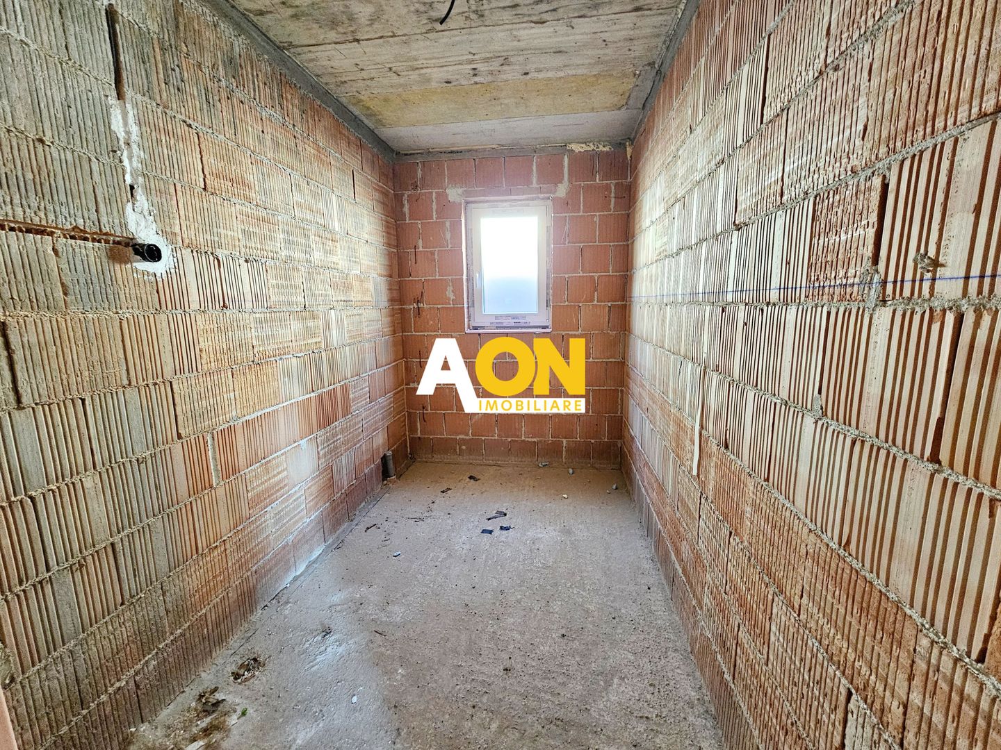 Casa la rosu, 3 camere, terasa, garaj, toate utilitatile, Micesti - Poză 13