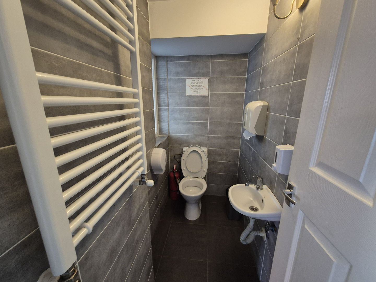 Spatiu comercial 138,70 mp + 2 locuri de parcare - Varteju - Poză 9