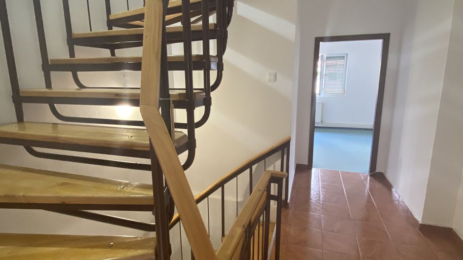 Casa de vânzare/închiriere zona Lunei - Poză 30