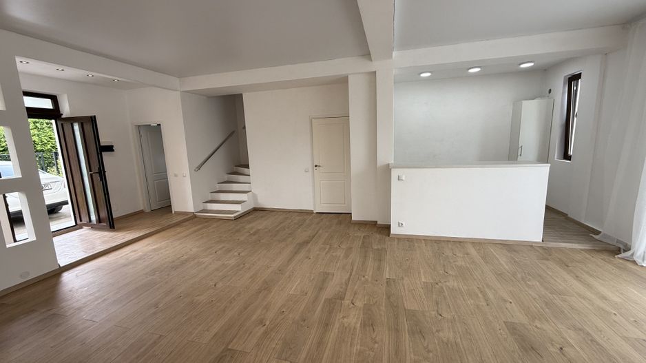 Vila 4 camere cu arhitectura deosebita langa pădure in Corbeanca ! - Poză 6