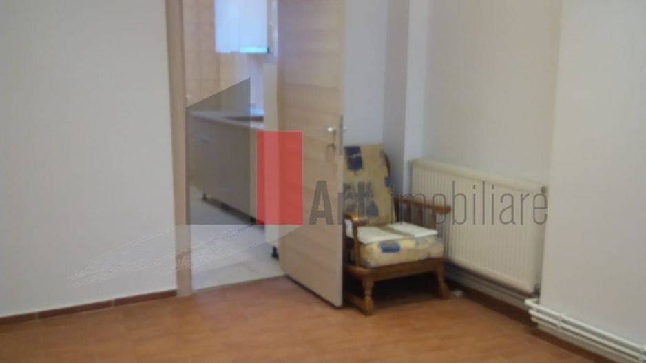 Apartament de 4 camere in vila - Poză 3
