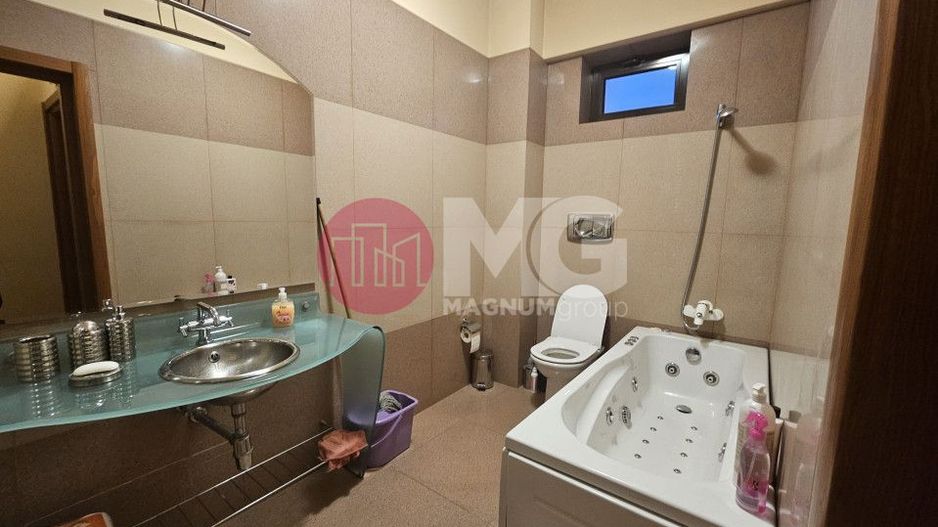 Casă Impresionantă de Vânzare Vitan ideal pentru Locuință sau Business - Poză 11