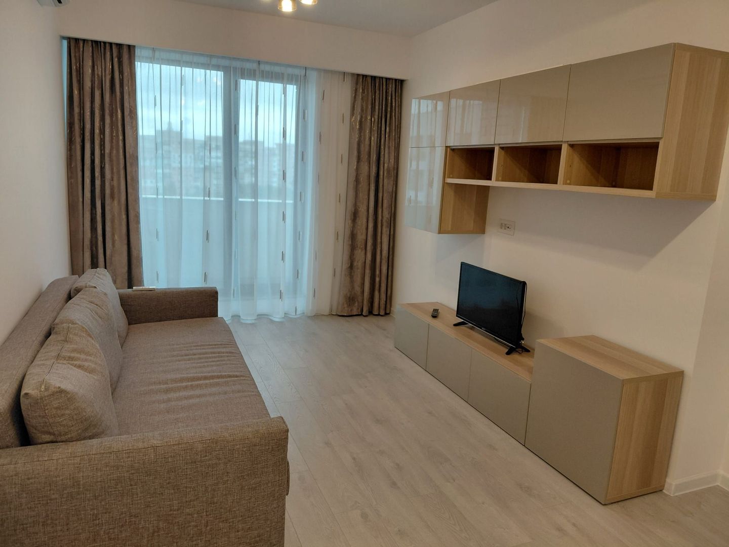 De închiriat: apartament 2 camere - Novum - Păcii - metrou - parcare - Poză 1