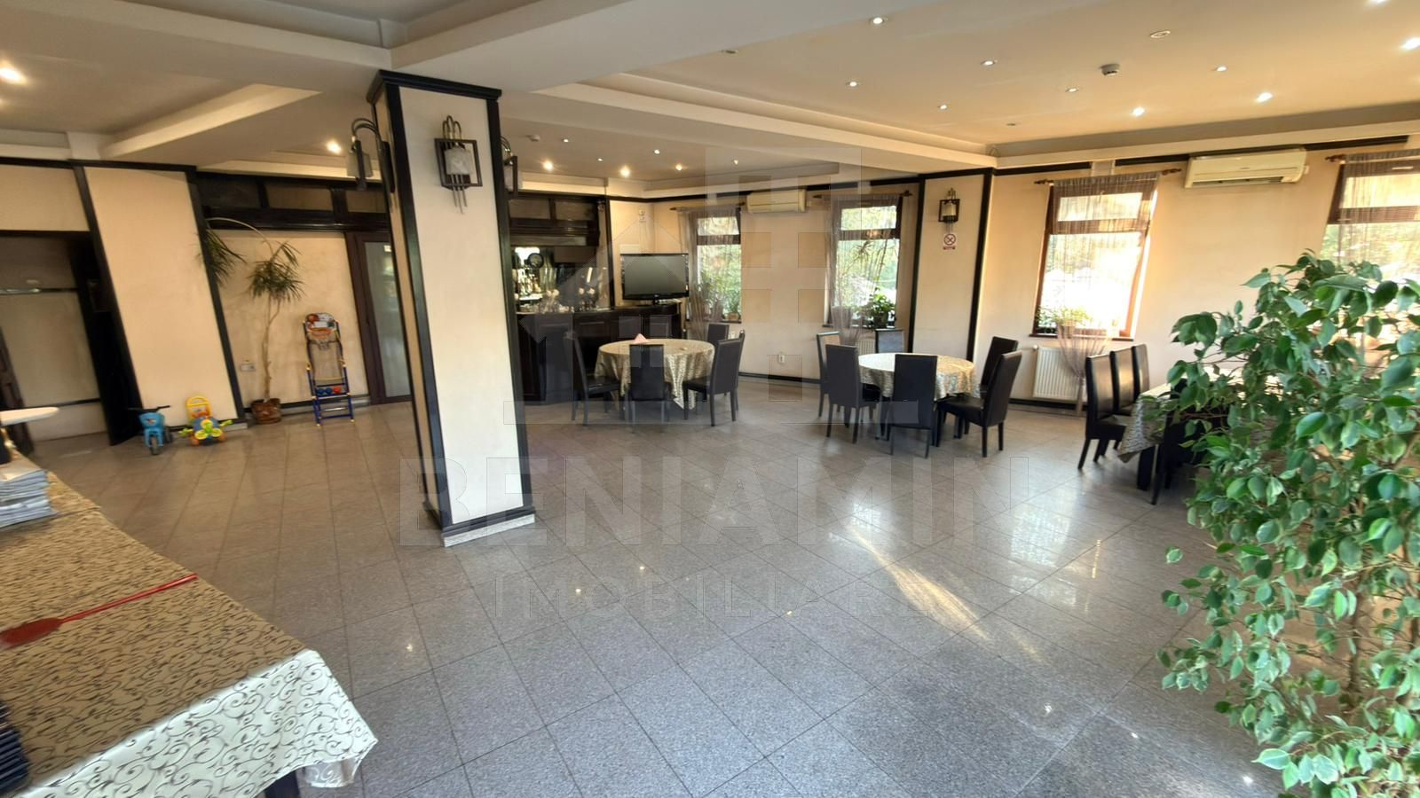 Spatiu-Comercial-320mp-de-Inchiriat-Langa-Parcul-Nicolae-Romanescu - Poză 1