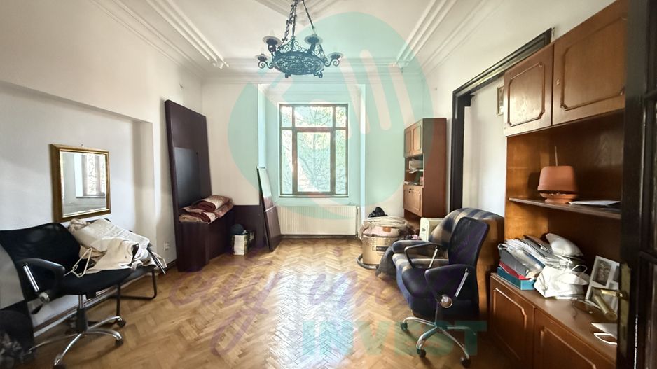 Eleganta, stil si mult potential intr-un apartament interbelic de 3 camere - Poză 8