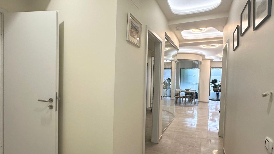 De vânzare Centru Medical Multifuncțional 196 mp zona Coresi - Poză 9