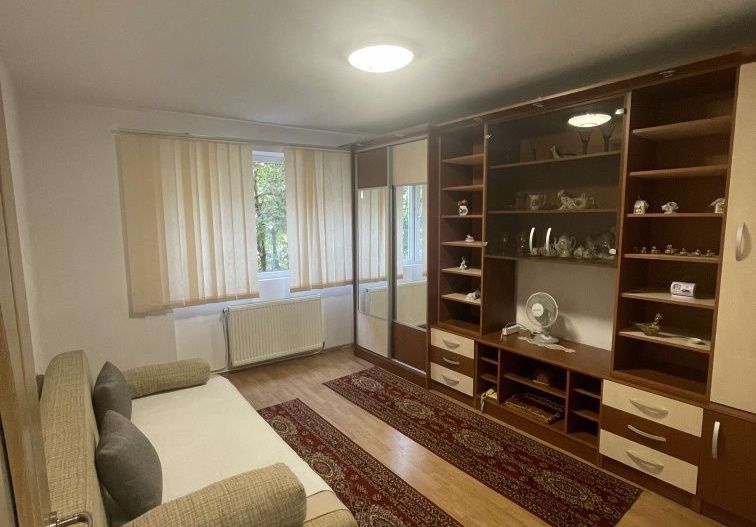 Apartament cu 2 camere in micro 14 - Poză 1