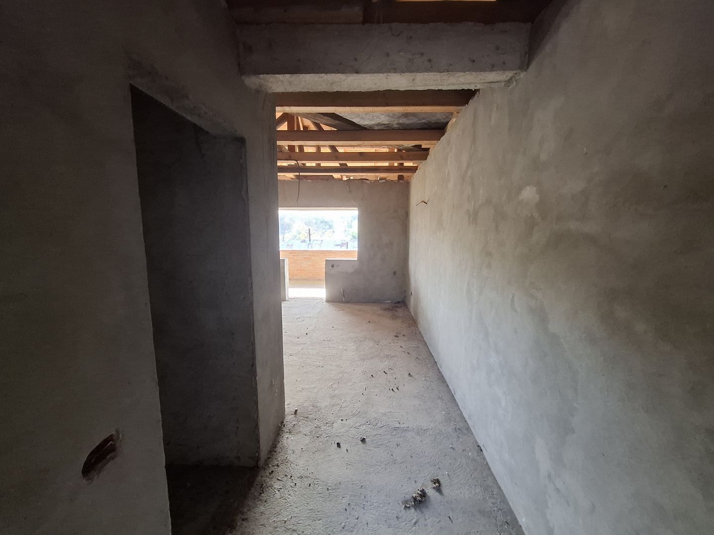 ila cu 6 camere + casă locuibilă pe teren intravilan de 1700 mp, cu vi - Poză 18