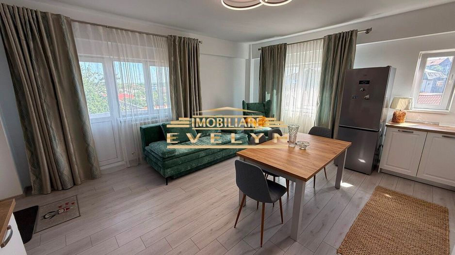 Apartament 3 camere de vânzare – Zona Pod de Piatra (Magazin Piticot) - Poză 2