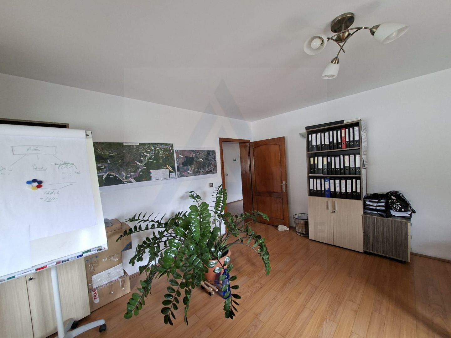Spatiu birouri casa individuala curte proprie 9 birouri Selimbar - Poză 5