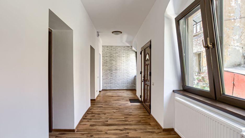 Vandut Apartament cu doua camere, renovat, situat ultracentral - Poză 3