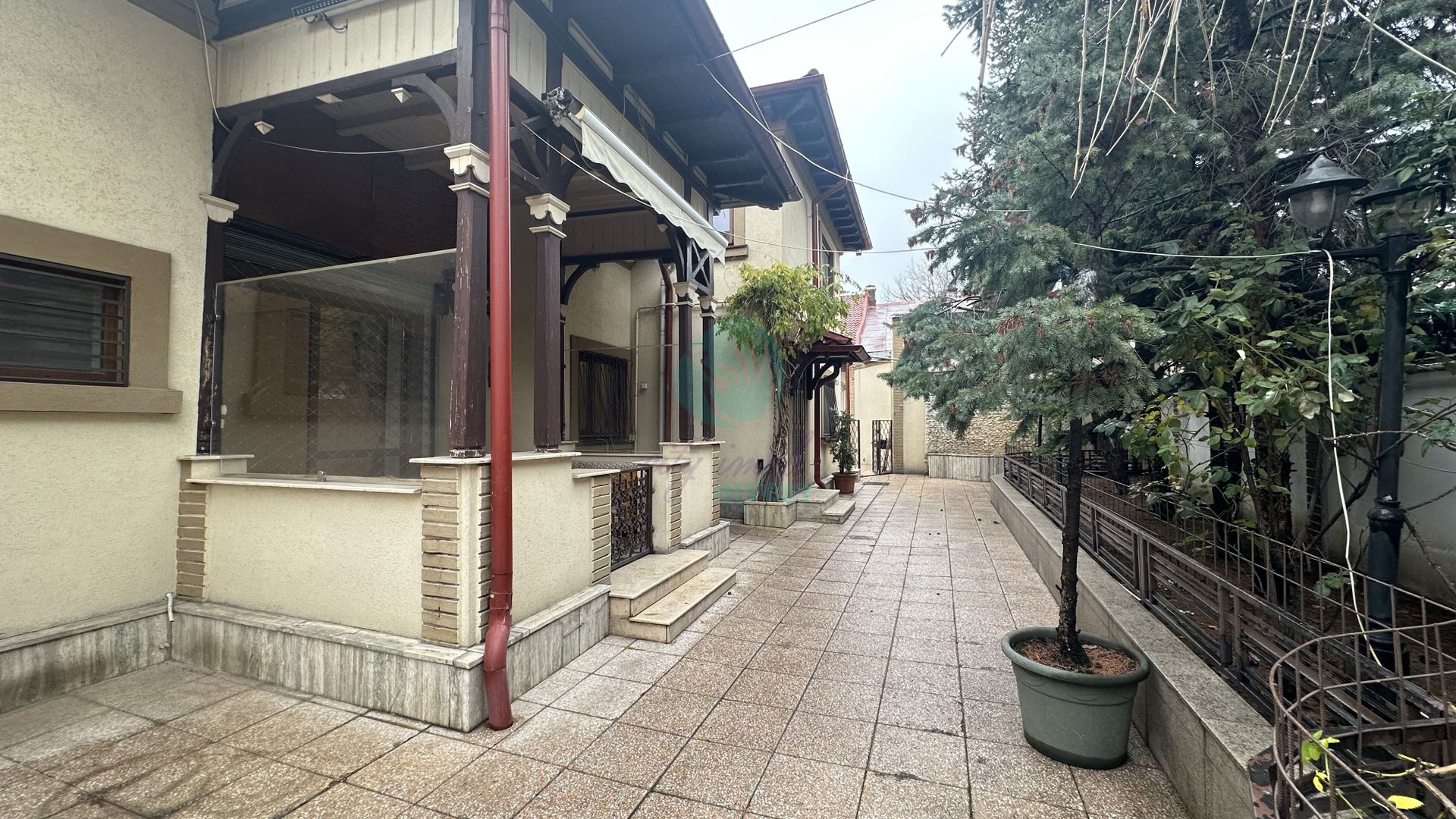 Casa formata din 2 corpuri cu TEREN 433 MP - Poză 2