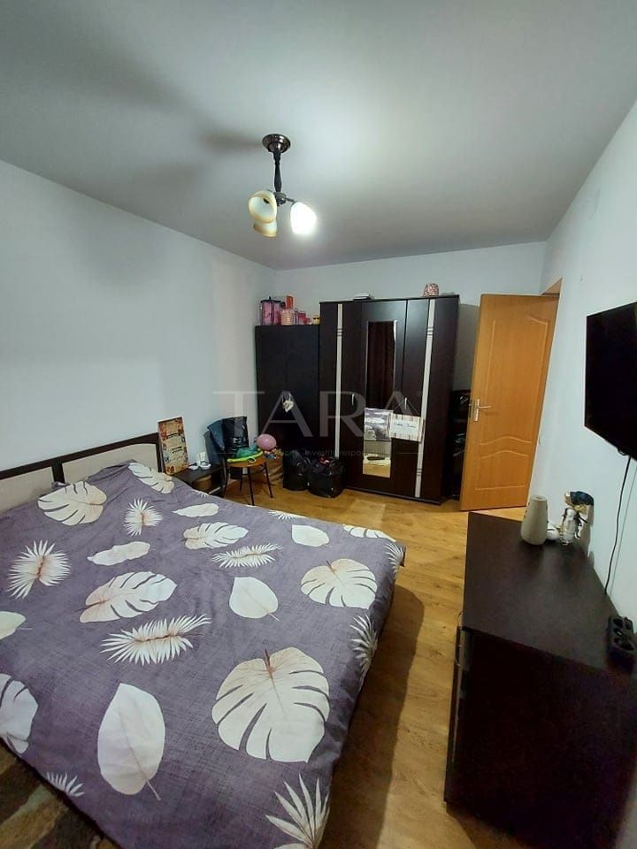 Apartament cu 3 camere și 2 locuri de parcare, zona Florilor. - Poză 6
