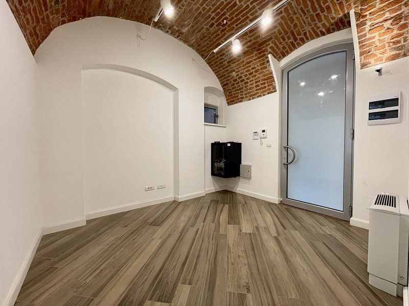 Spatiu birou in cladire istorica restaurata - Poză 7