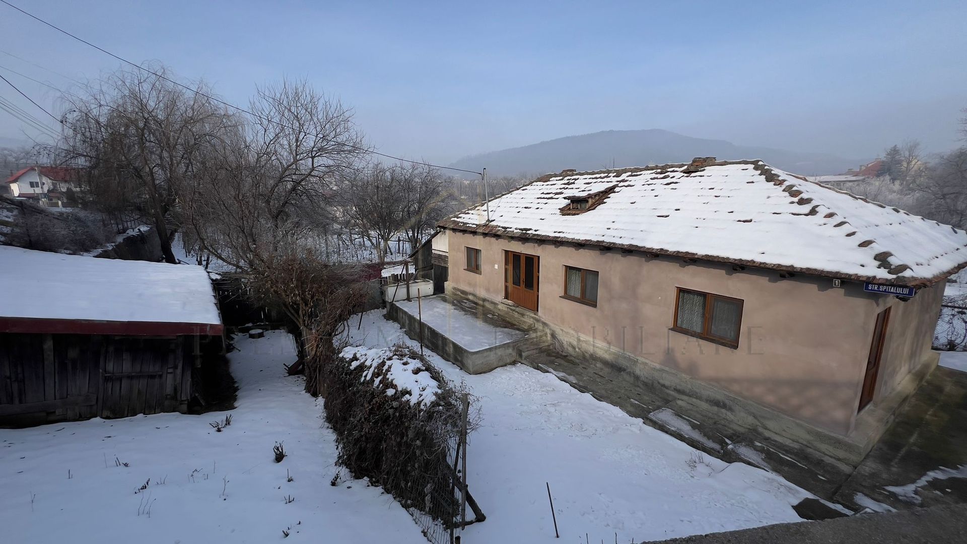 Casă de vânzare în Târgu Ocna - Poză 1