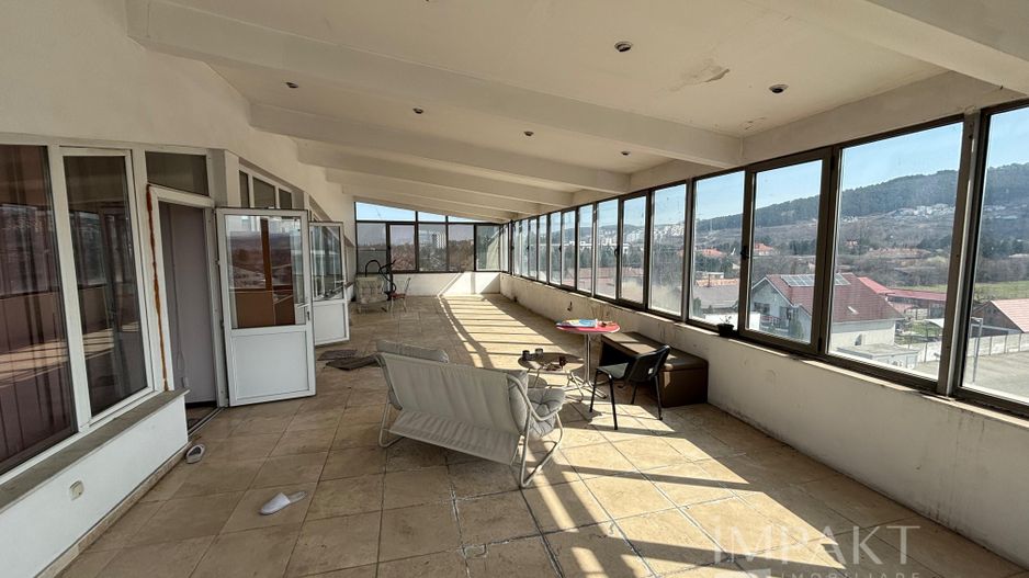 De vansare cladire birouri Floresti 1330 mp - Poză 3