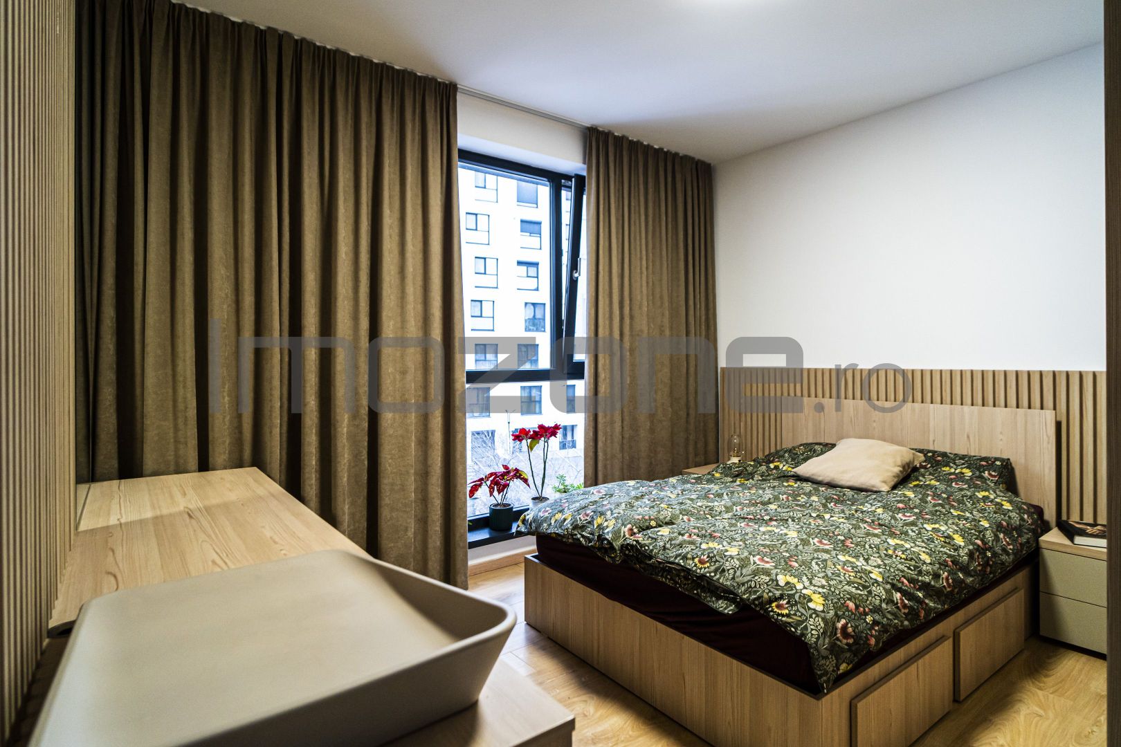 Plaza Mall, 2 camere, decomandat, 60 mp, etaj 2, mobilat, parcare subsol, boxa - Poză 1