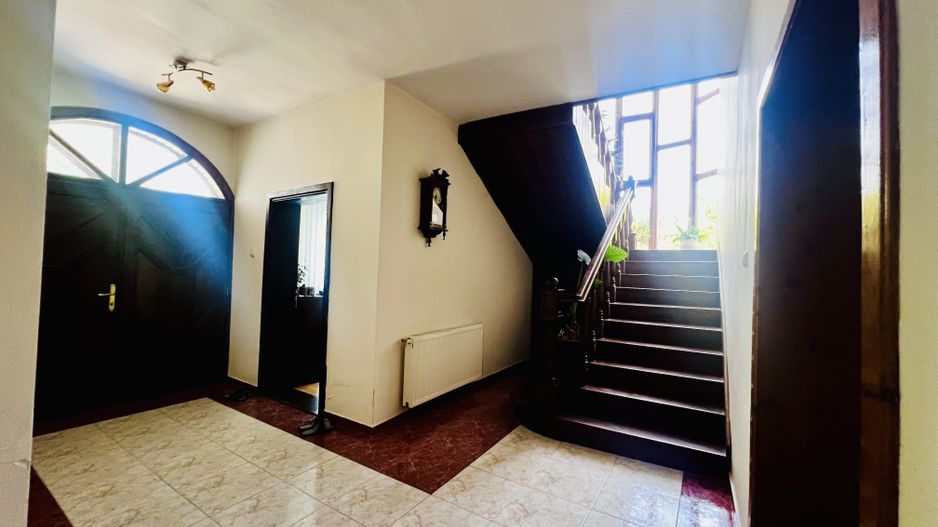 Casa individuala 6 camere  spatioase - zona Mehala - Poză 4