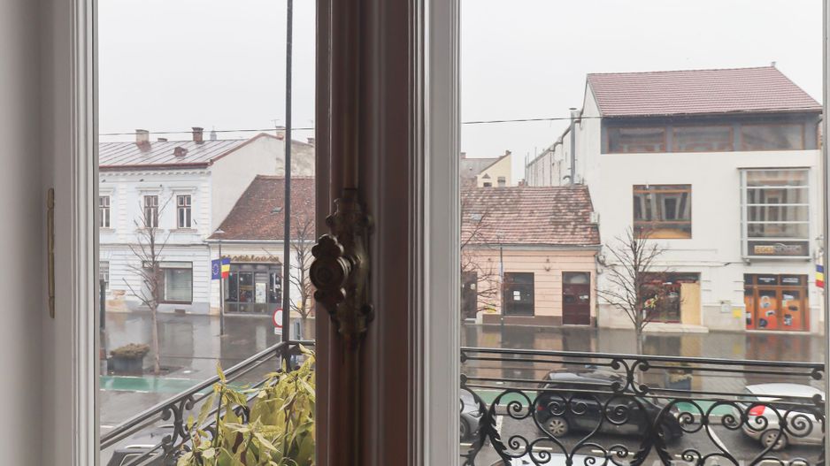 Apartament deosebit cu 4 camere in centrul orasului Cluj Napoca - Poză 19