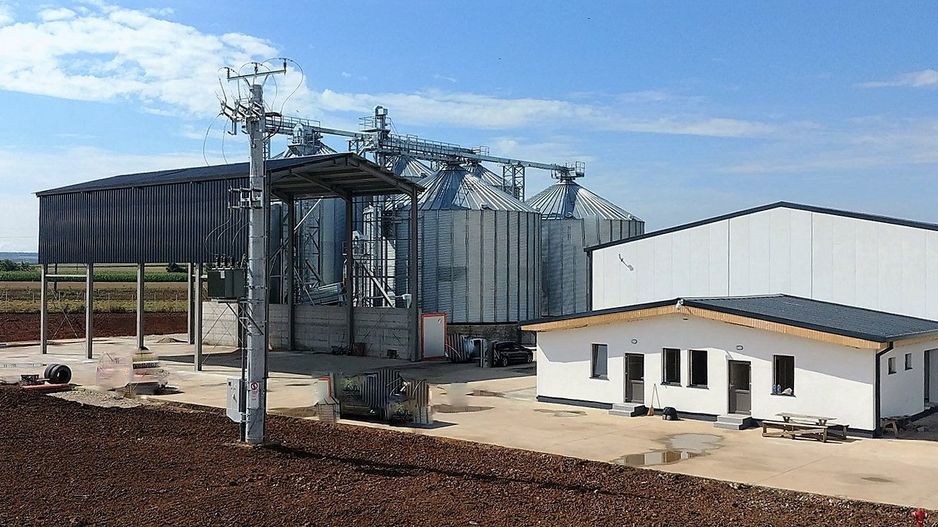 Complex Agricol cu silozuri si fabrica in Zona Banat - Poză 1