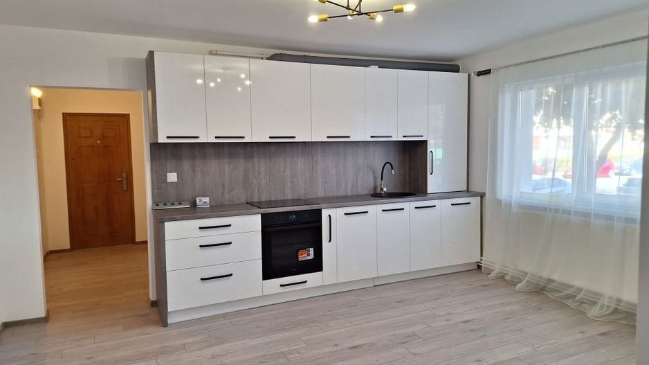 Vând apartament în micro 16 - Poză 1