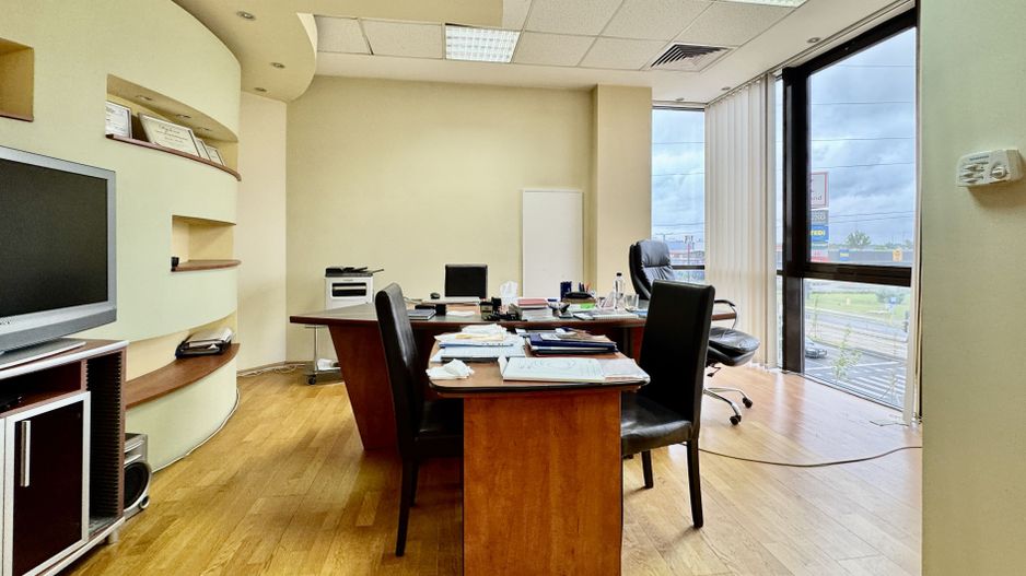 Spațiu pentru birouri langa Funshop Buziașului - Poză 7