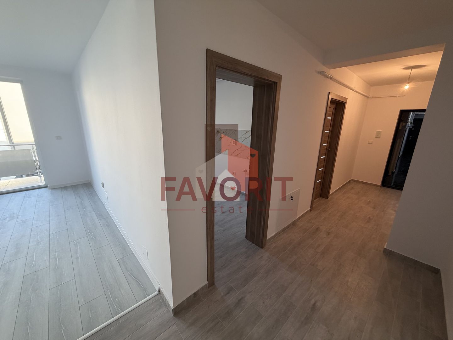 Etaj 2. Disponibil imediat. Decomandat. TVA 21% inclus in pret - Poză 7