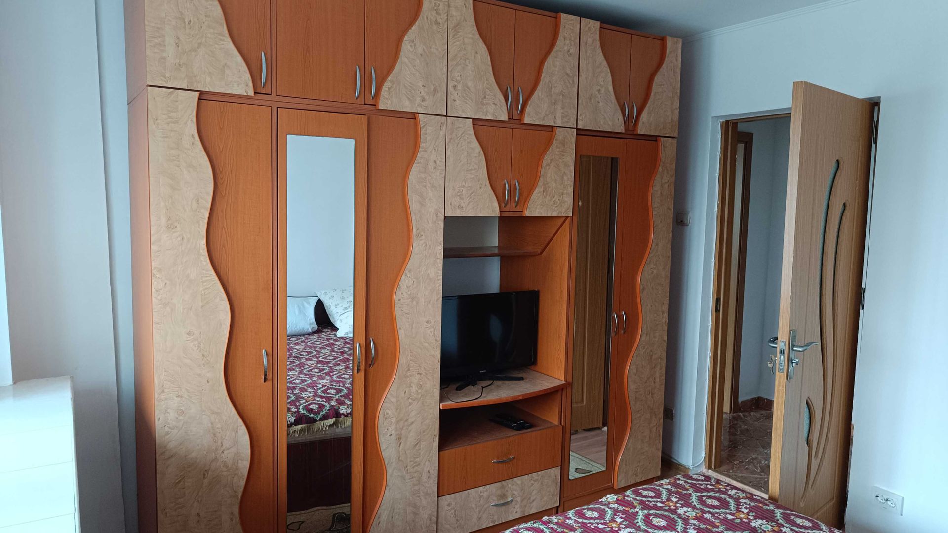 Apartament 2 camere decomandat bloc 1980 langa metrou Gorjului - Poză 5