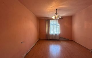 Casa in Piata Cluj, P+Demisol, curte comuna - Poză 7