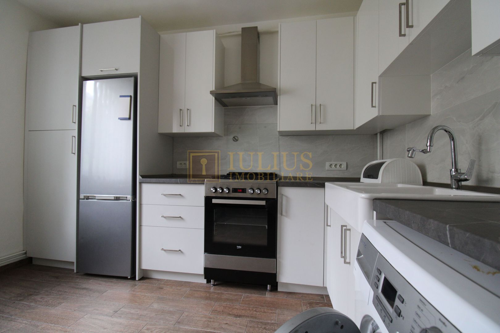 3 camere, curte comuna, centrala proprie. - Poză 11