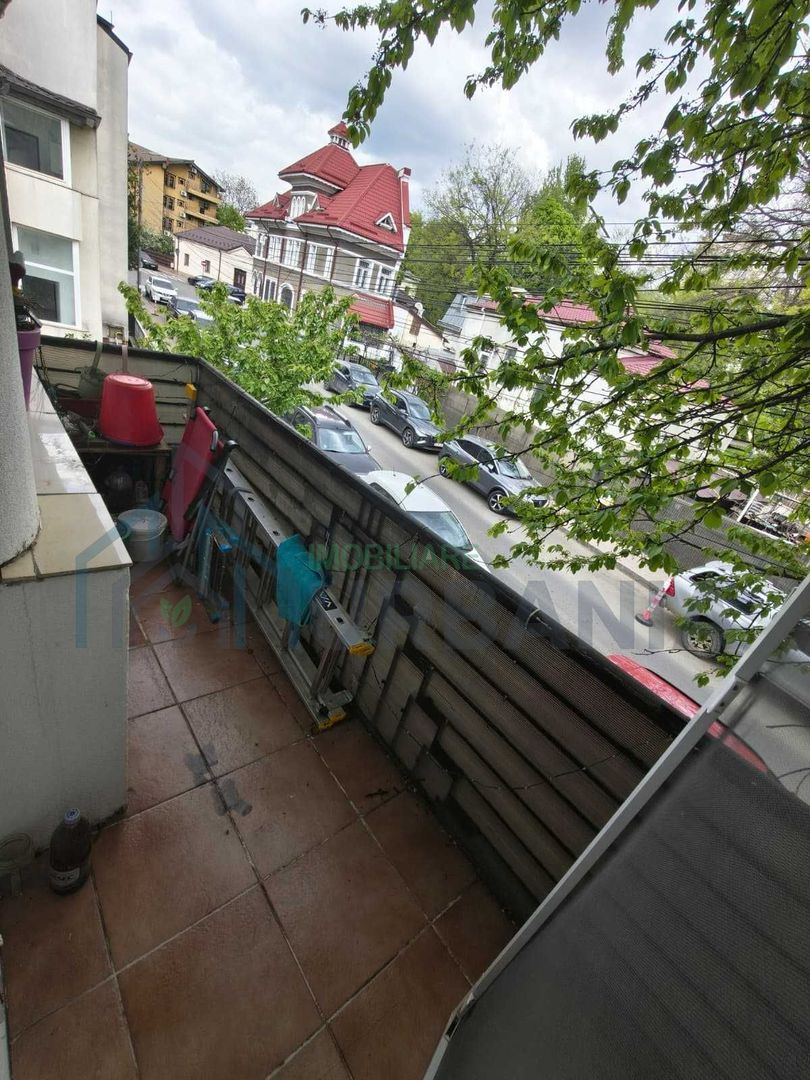 Apartament 3 camere, clădire istorică, centrul Iașului – 70 mp, potențial lux/business - Poză 3