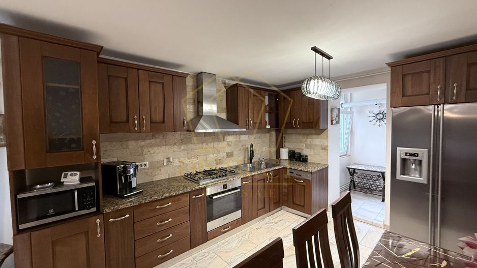 Apartament superb cu 4 camere  |  Calea Martirilor - Poză 2