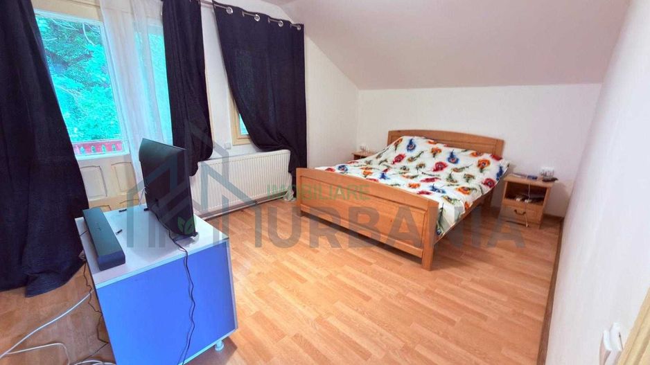 Casă de vânzare în Bucium - Bârnova, zonă centrală - Poză 1