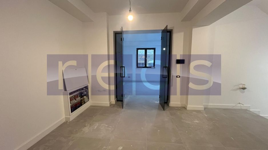 De Vânzare Vilă /Casa - Zona Vatra Luminoasă | Spațiu Generos 257 mp-7 camere - Poză 9