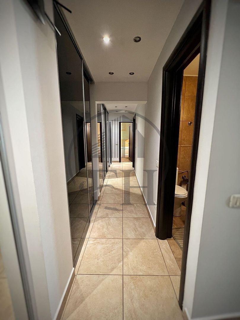 SOLD / VANDUT Apartament cu 4 camere de vânzare în zona Casa de Cultura - Poză 2