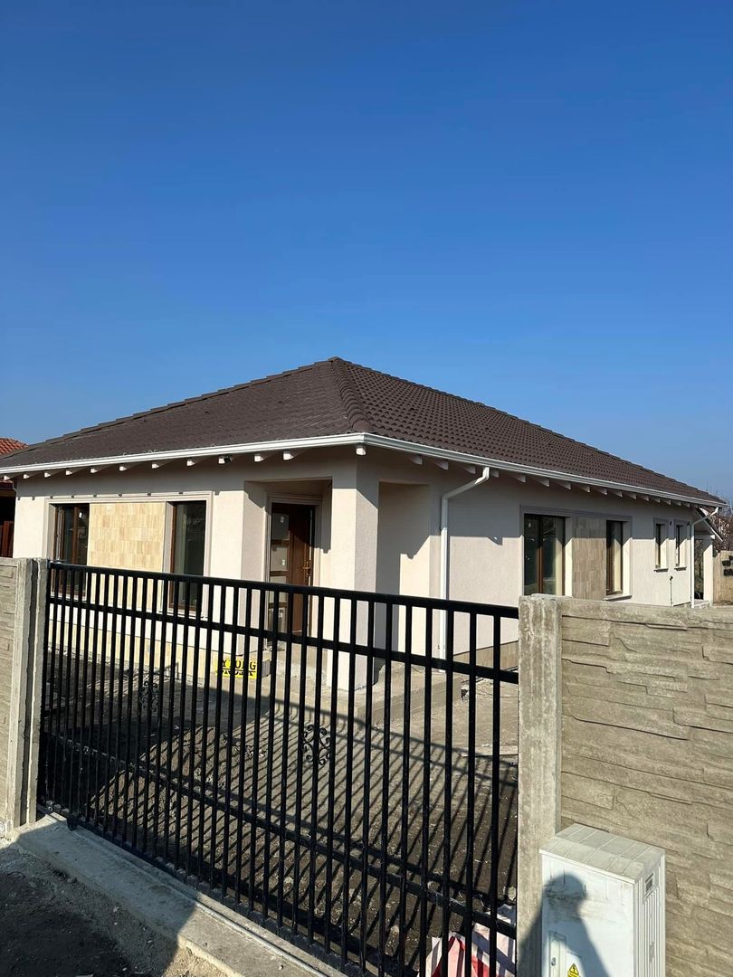 Individuala Parter Sanmihaiu Roman,4 Camere,2 Bai,Proiect Modern,Curte Amenajata - Poză 2