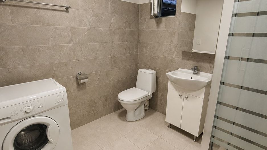 Proprietate cu două locuințe, garaj încălzit, foișor, 600 mp in Ernei - Poză 18