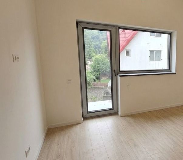 Apartament cu 2 camere 65,10 mp + 30 mp pod - vedere la muntii Caraiman Busteni - Poză 5