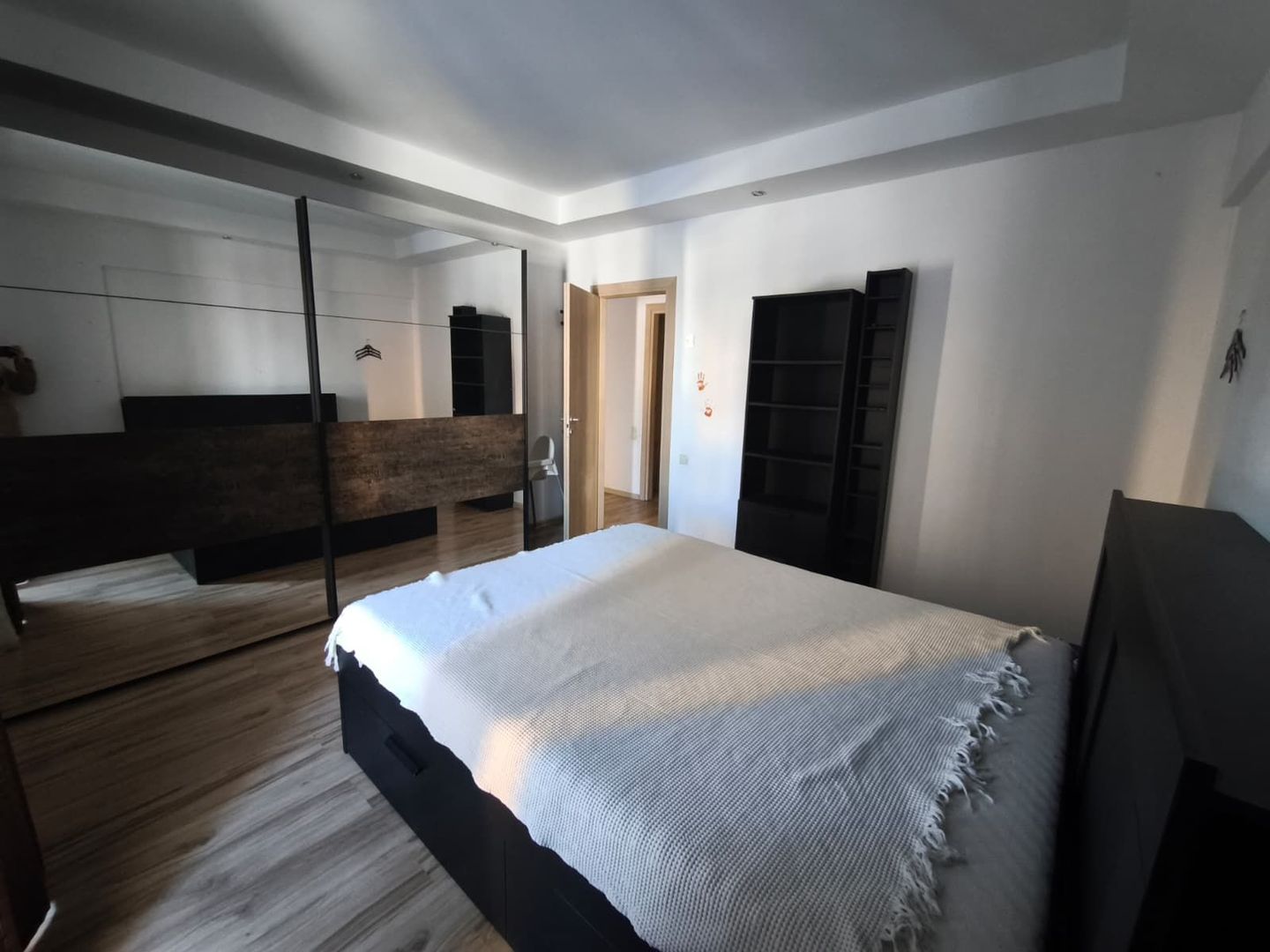 Apartament cu 3 camere de inchiriat in Cosmopolis - Poză 5